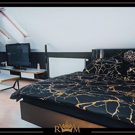 Rm Luxury Apartment In Prague • 6 People • Free Parking • Pets Bagian luar foto